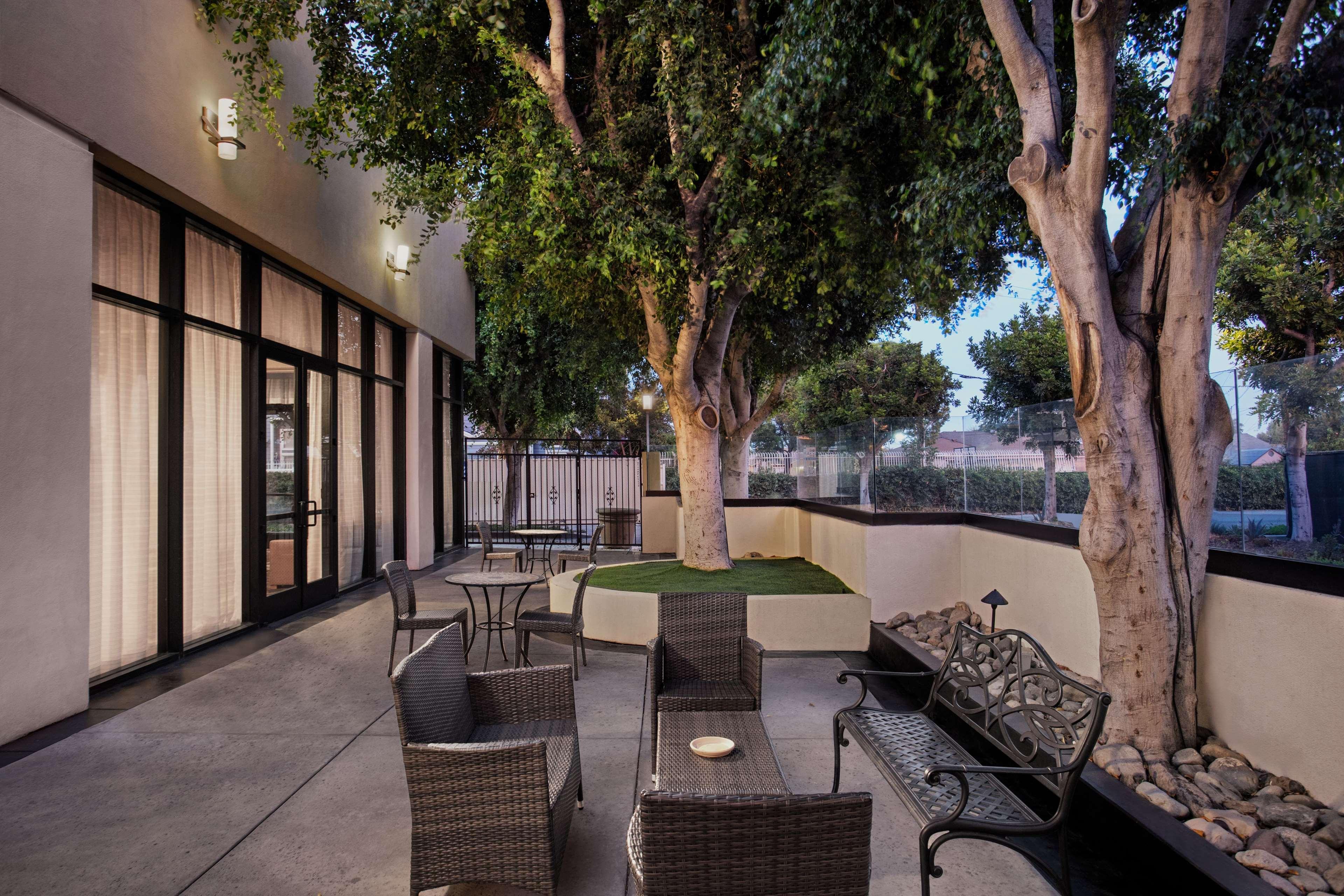 Doubletree By Hilton Los Angeles נורווק מראה חיצוני תמונה